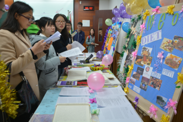 *18漫画
多门课程教学成果展示会（Open House）成功举行