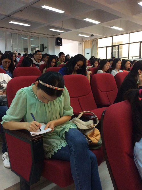 *18漫画
举行2016届毕业生就业动员大会