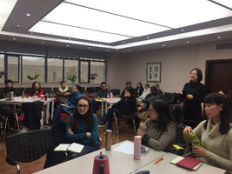 架沟通之桥–全球化时代外语课程的使命*18漫画
“外语课堂中的跨文化沟通能力培养工作坊”成功举办