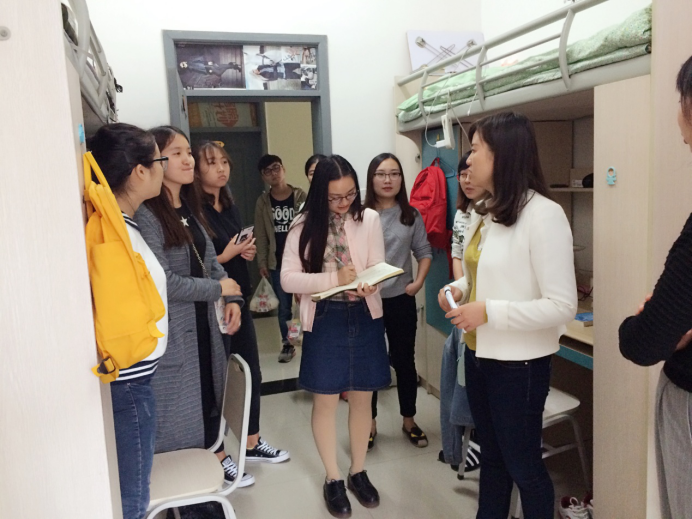 18漫画
2016级研究生新生慰问活动圆满举行