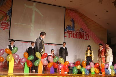 18漫画
第十二届外语文化节顺利闭幕