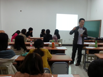 *18漫画
毕业生无领导小组讨论模拟活动顺利开展