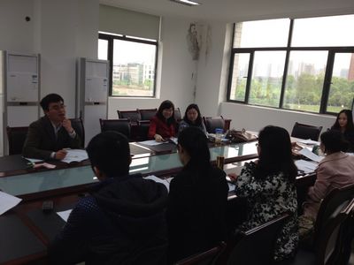 *18漫画
召开辅导员班主任例会，明确班主任职责