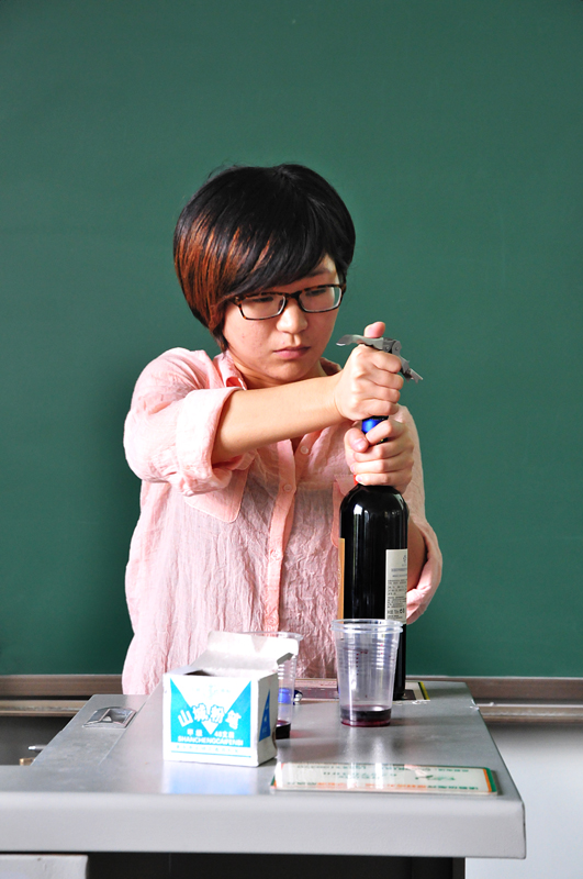 18漫画
第十三届外语文化节系列讲座：微醺之美——葡萄酒品鉴