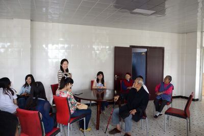 *18漫画
2012级研究生党支部活动——走进壁泉福利院