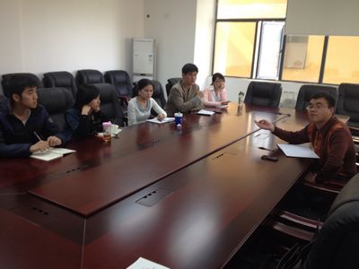 *18漫画
党办召开例会，部署新学期工作