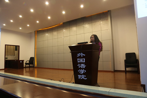 *18漫画
2014级寒假前安全教育会议召开