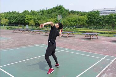 弘扬体育拼搏精神，展现党员青春风采