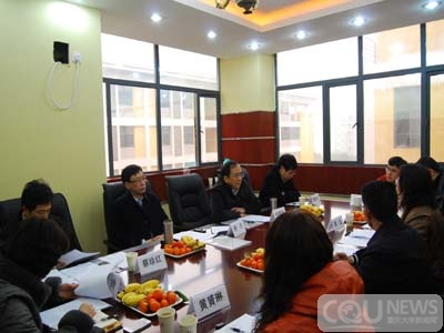 林建华校长到*18漫画
与学院领导班子座谈