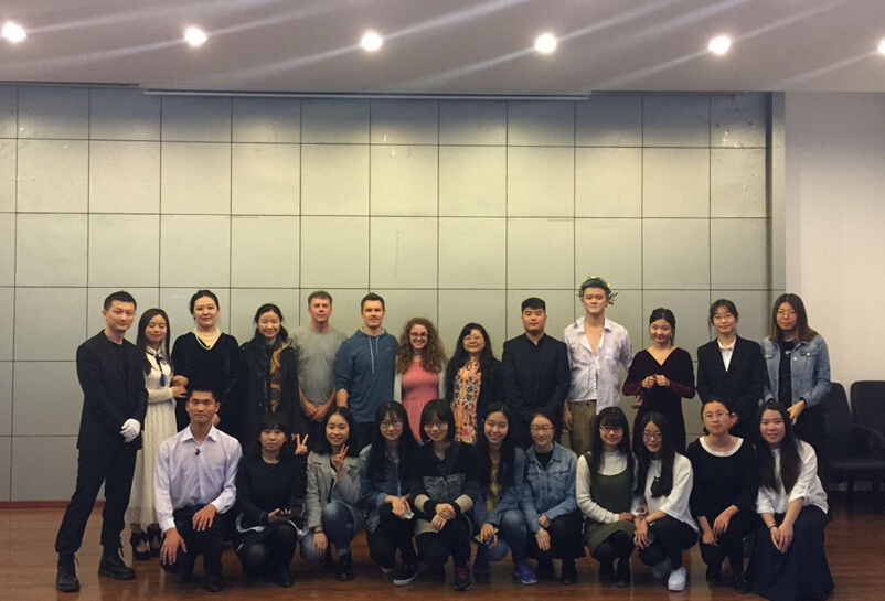 英国广播公司（BBC）来18漫画
外语学院拍摄莎士比亚戏剧表演纪录片