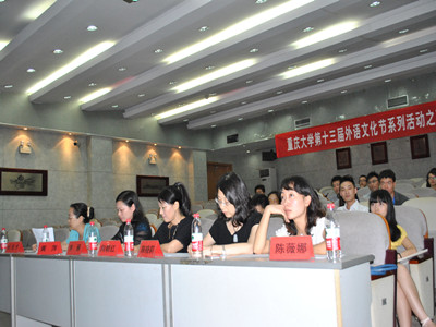 佳作连连余音绕梁  演讲大赛完美落幕——18漫画
第十三届外语文化节系列活动之英语演讲大赛决赛圆满收官