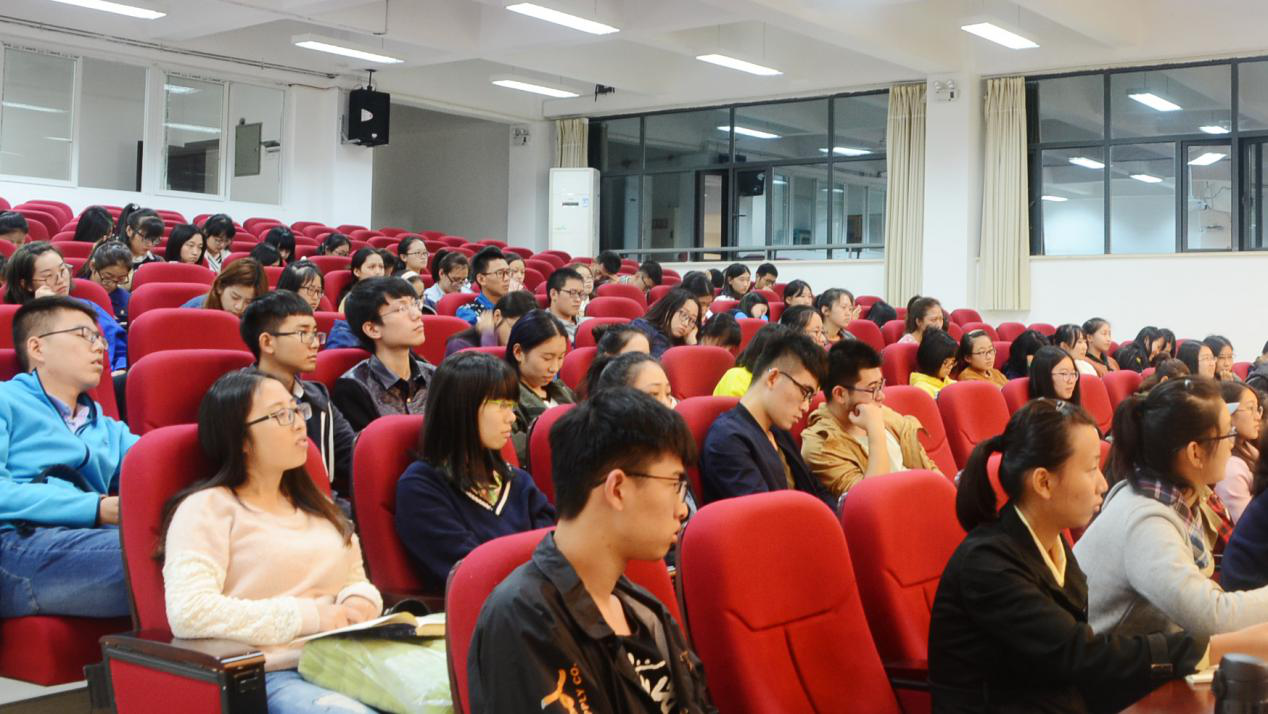 18漫画
团委学生会2016级干事新闻培训大会顺利举行