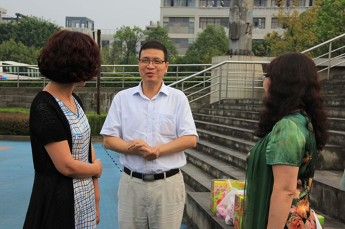 18漫画
2016年中秋慰问活动圆满举行