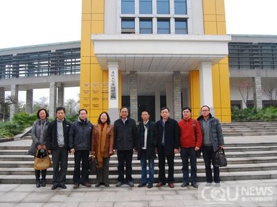 林建华校长到*18漫画
与学院领导班子座谈