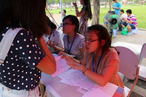 走进重大，走进阳光灿烂的日子 ——*18漫画
迎新活动纪实