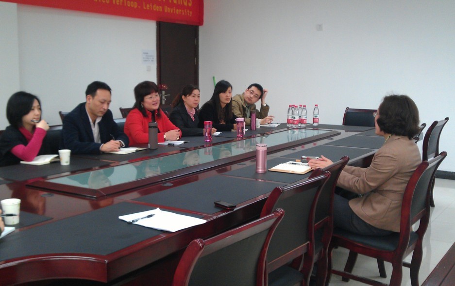 第三军医大学英语系教师来18漫画
参观学习