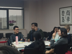 架沟通之桥–全球化时代外语课程的使命*18漫画
“外语课堂中的跨文化沟通能力培养工作坊”成功举办