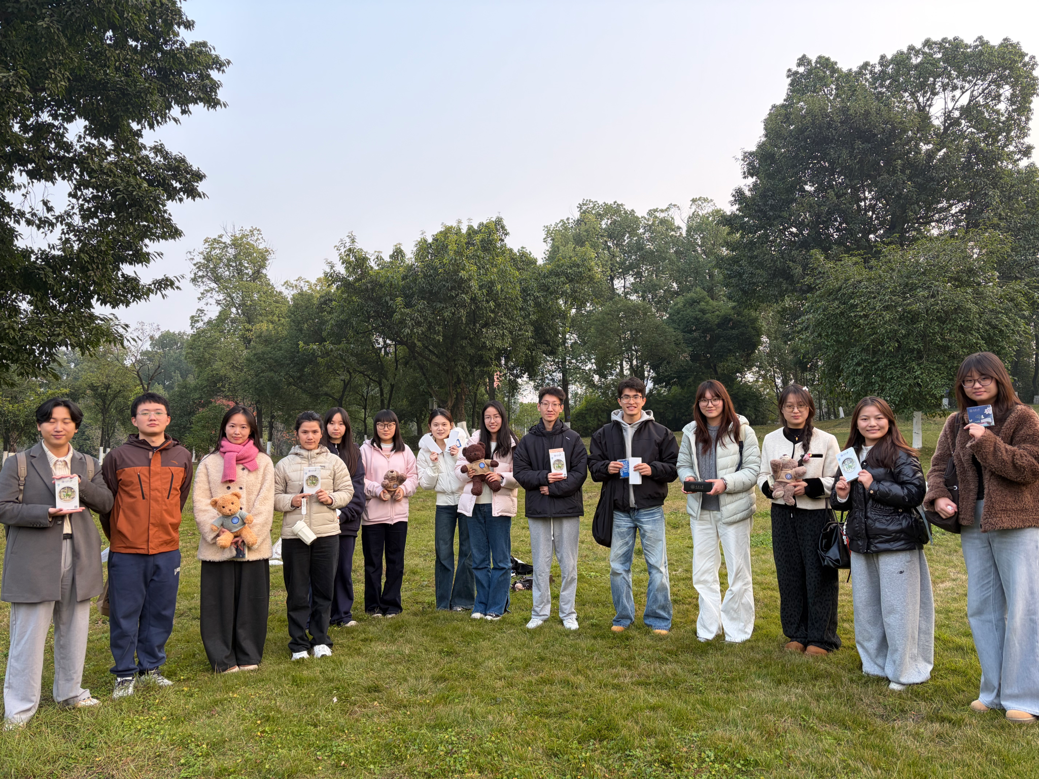 *18漫画
学硕一支部开展“重温红色历程·凝聚奋进力量”主题党日活动